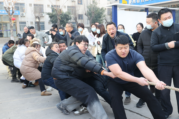燃動(dòng)冬日 “繩”采飛揚(yáng)——公司舉行“迎元旦 強(qiáng)體魄 聚力量 開新局”拔河比賽！